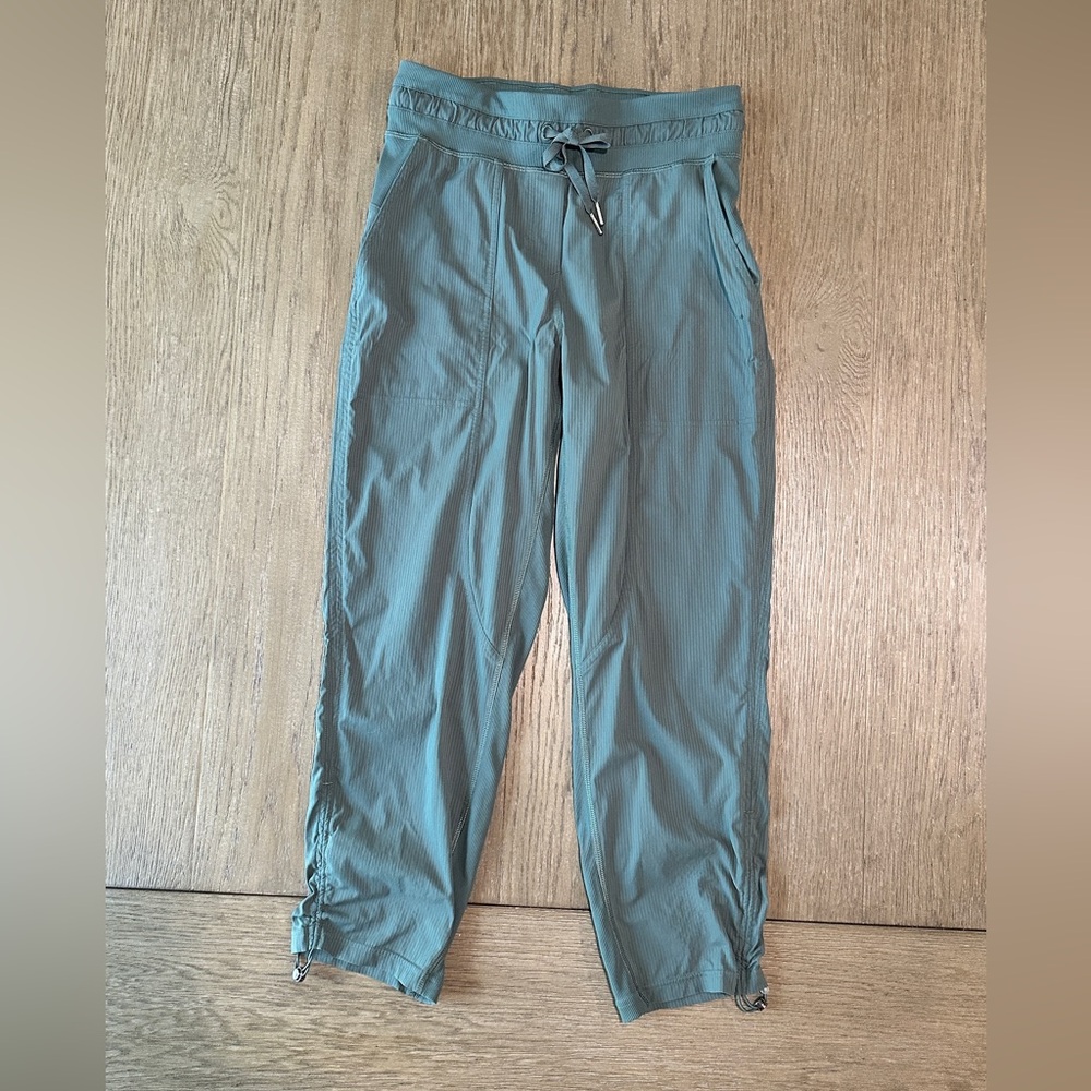 Lululemon Women’s High Rise Ribbed Joggers Size 4 Olive Green